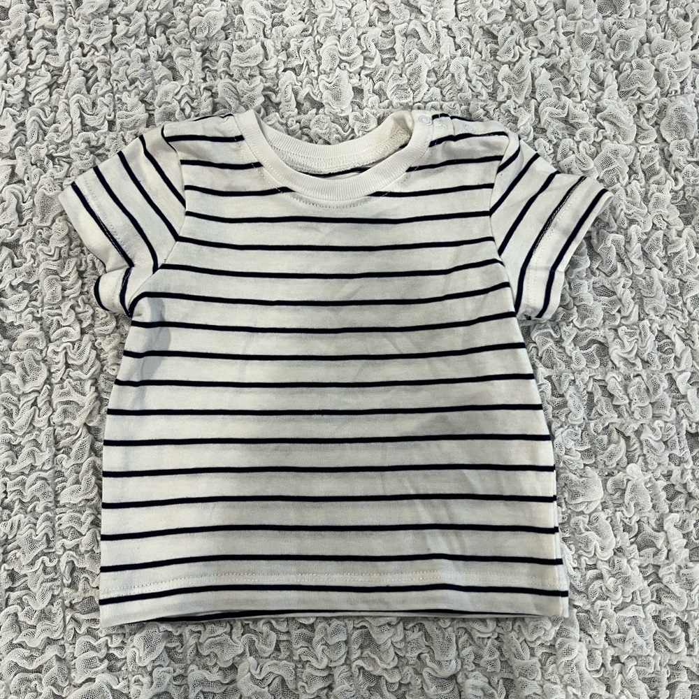 Stripped t shirt with snaps on shoulder